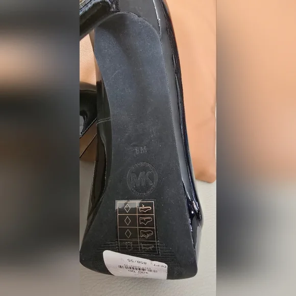 Michael Kors Black Pump Heels Womens Size 8M, Used - Picture 7 of 11